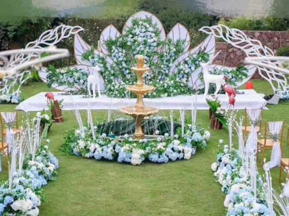 天氣漸暖 來(lái)一場(chǎng)與眾不同的草坪婚禮吧