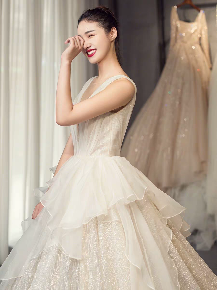【种草】盘点夏季新款婚服，总有一款适合你❗