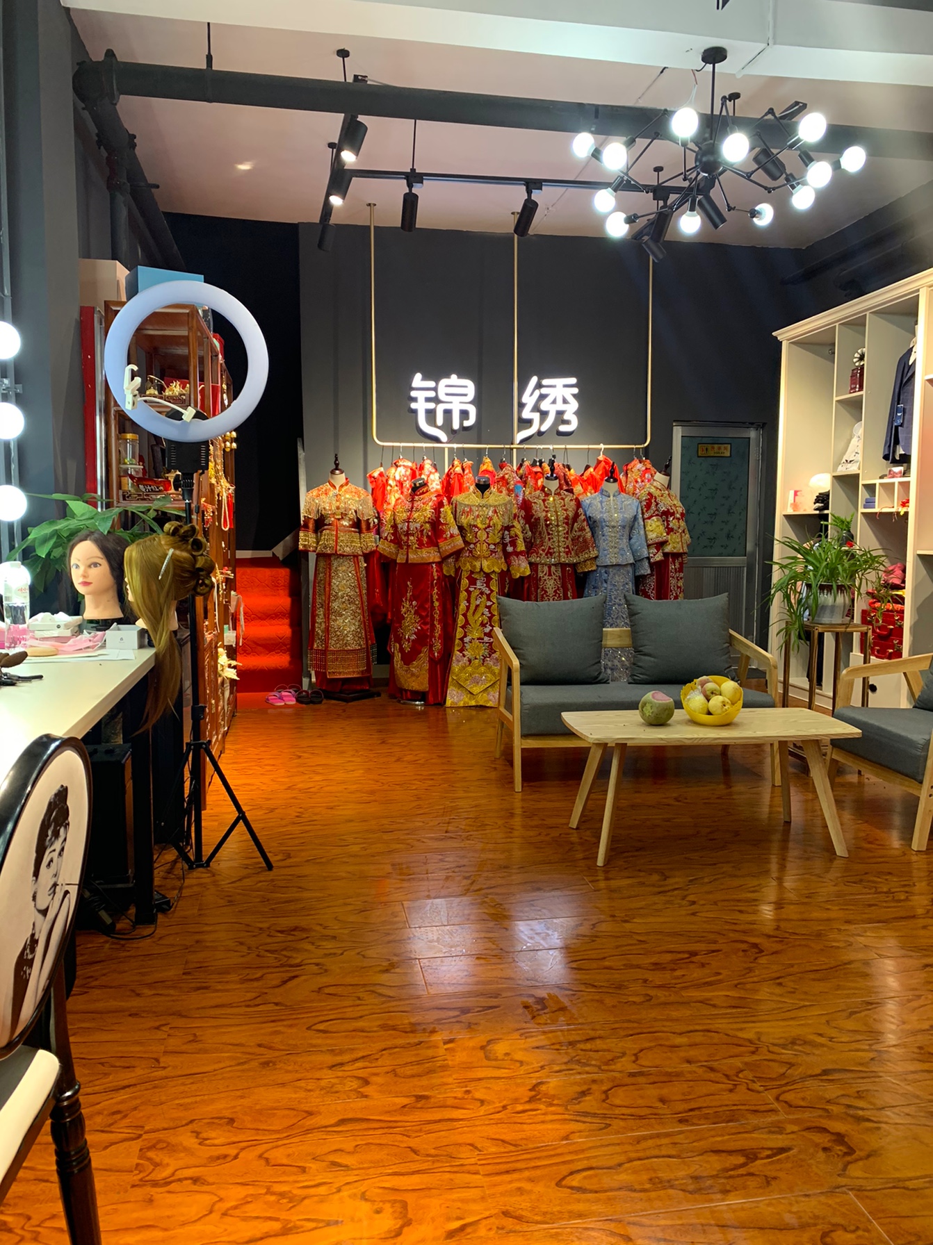 锦秀婚纱礼服馆