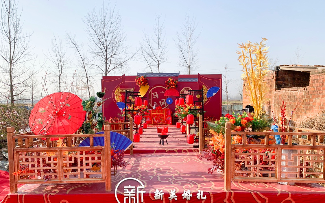 发扬传统中式婚礼文化
 现场震撼却又不失仪式感