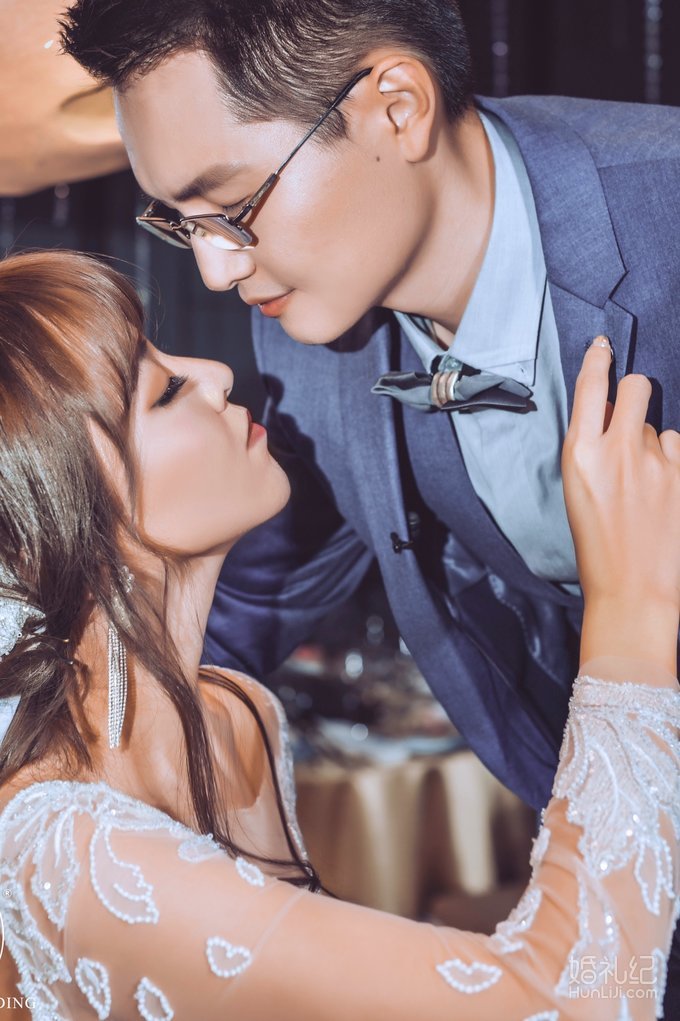 美少女亲身示范婚礼哪些地方该砸钱？
