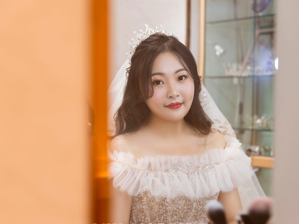 首席化妆师     全天跟妆