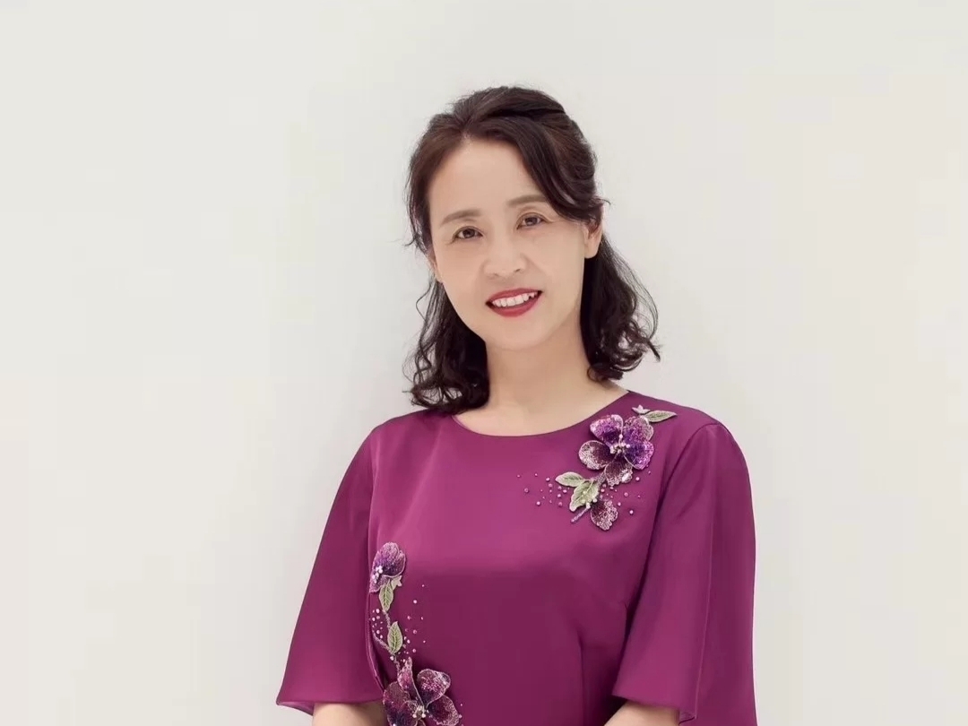 新郎妆造或妈妈妆造二选一