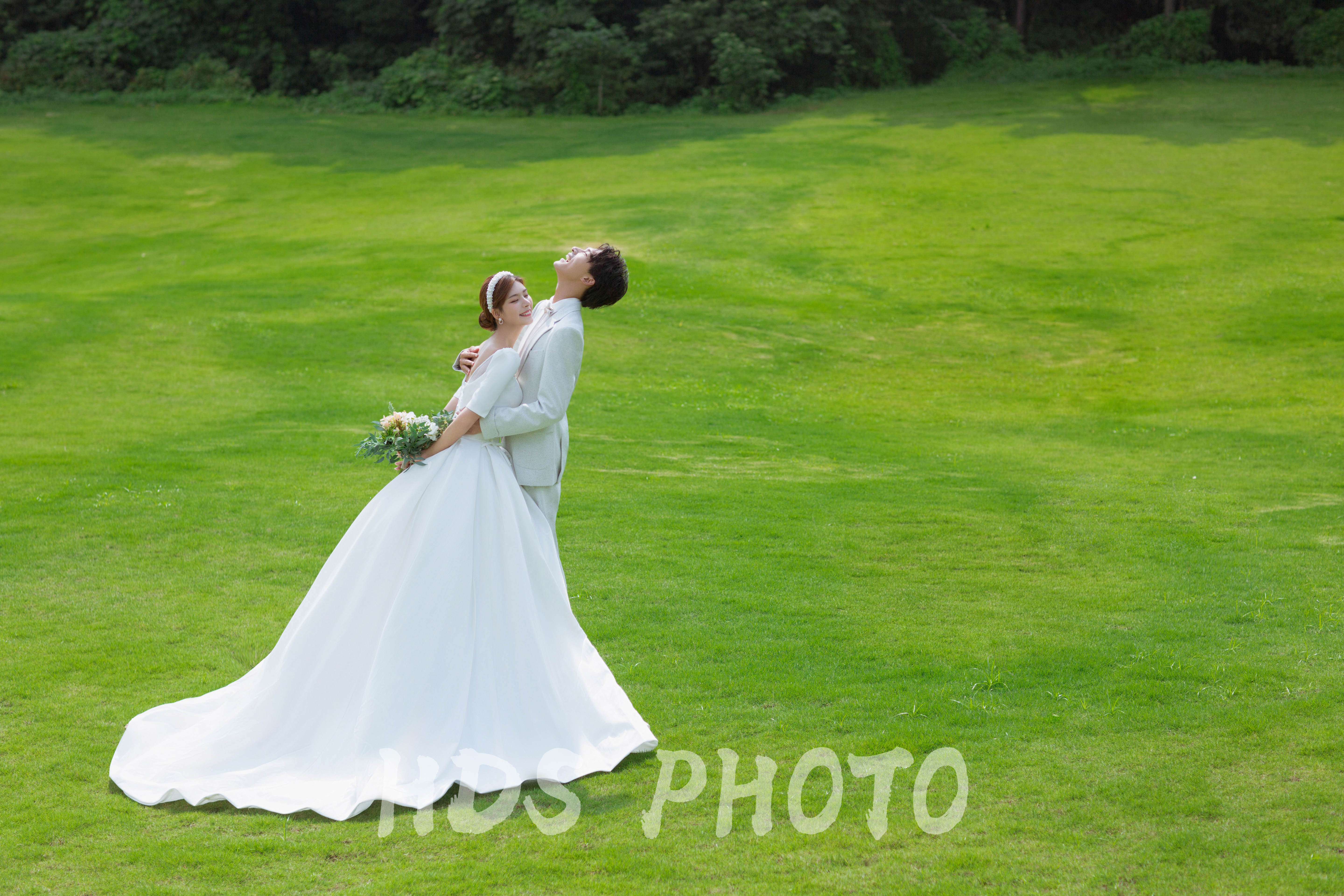 【口碑嚴(yán)選】 總監(jiān)一對(duì)一 草坪森系唯美浪漫婚紗照
