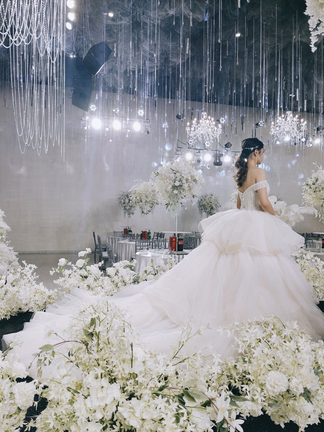 一字肩拖尾公主梦幻蛋糕裙