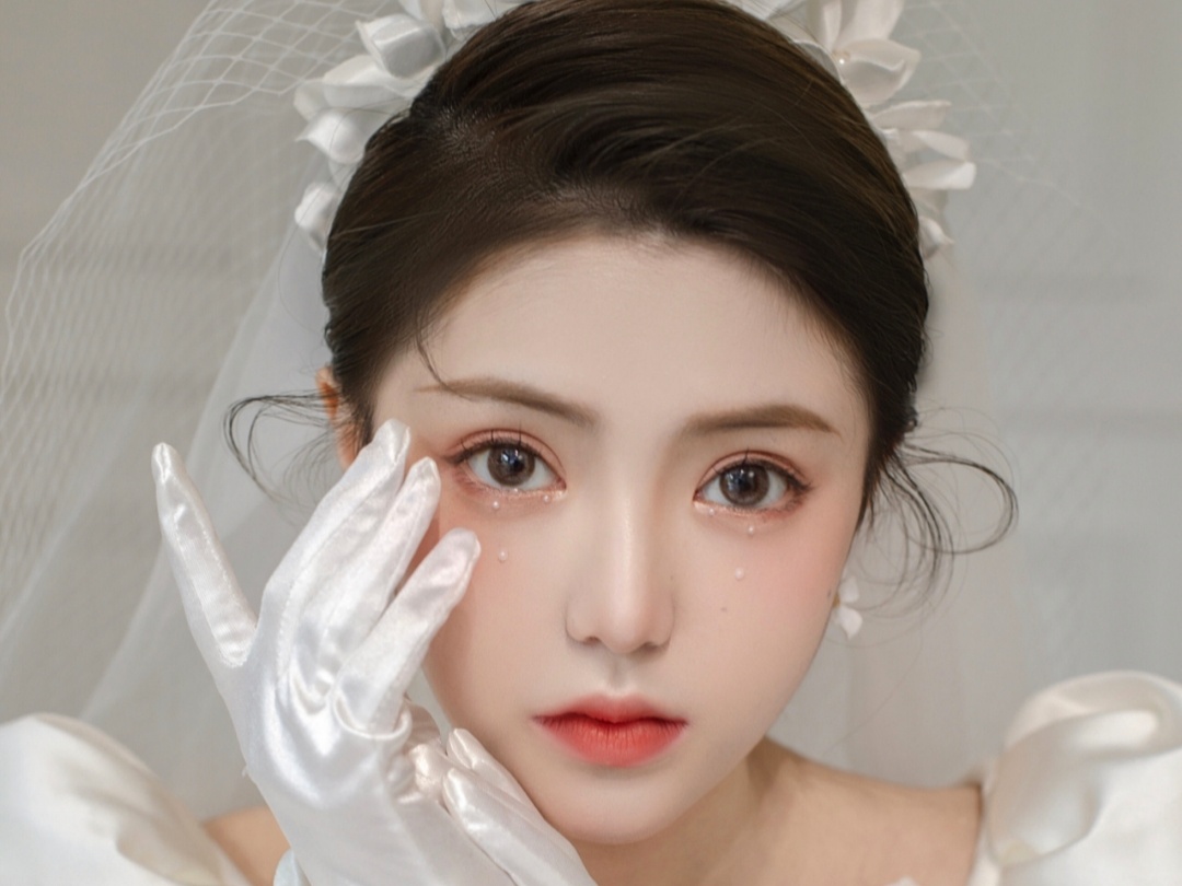 化妆总监婚礼全程跟妆（3～4个妆面造型）