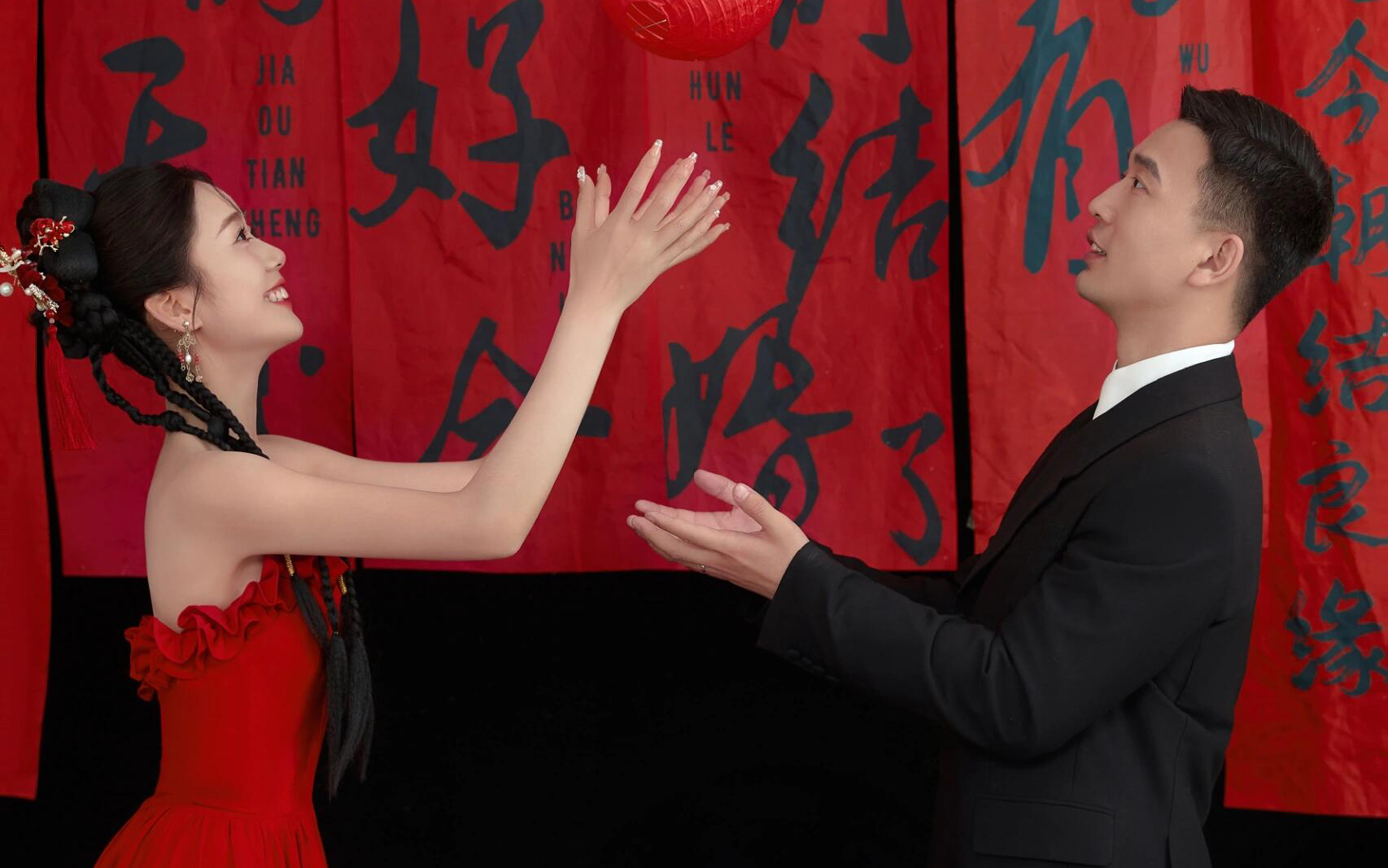 拿“歡喜”“喜樂”灯笼，把中式婚照拍绝了