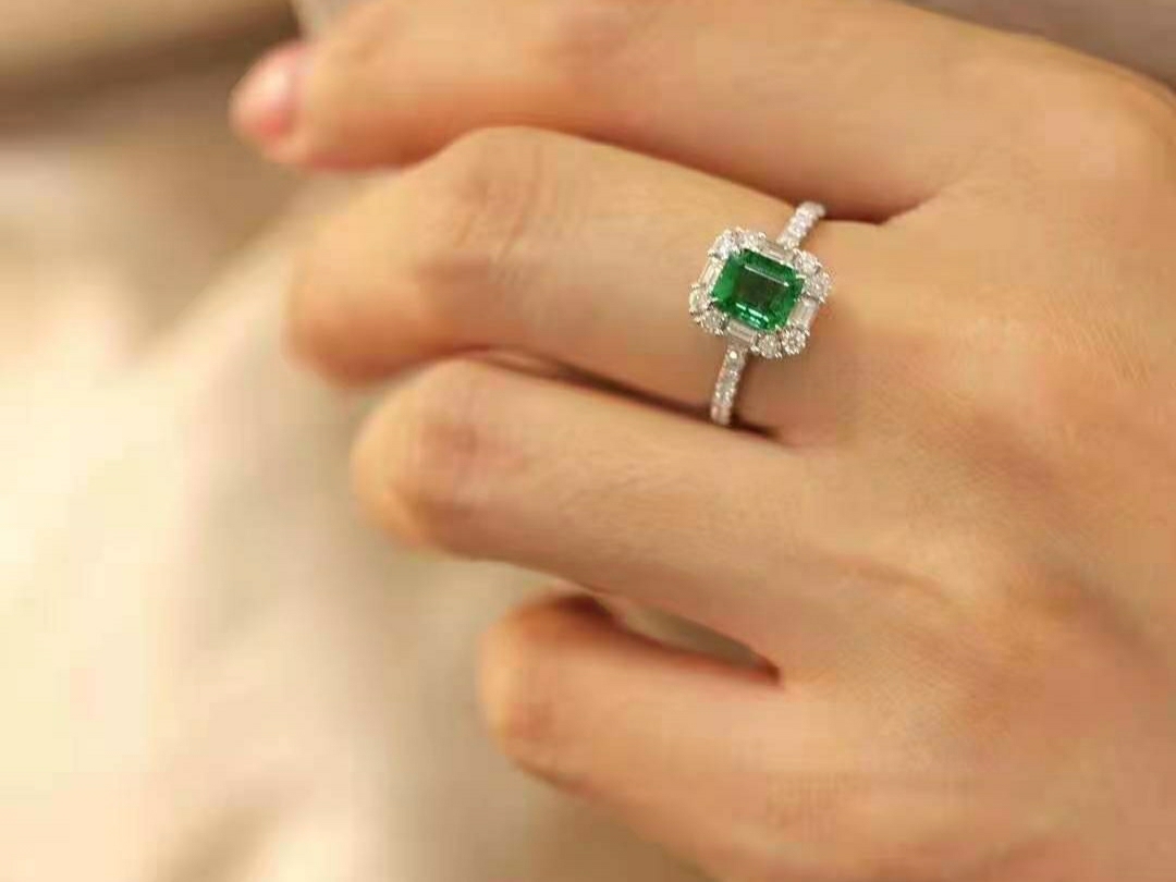 碧绿清爽派的祖母绿的小心机