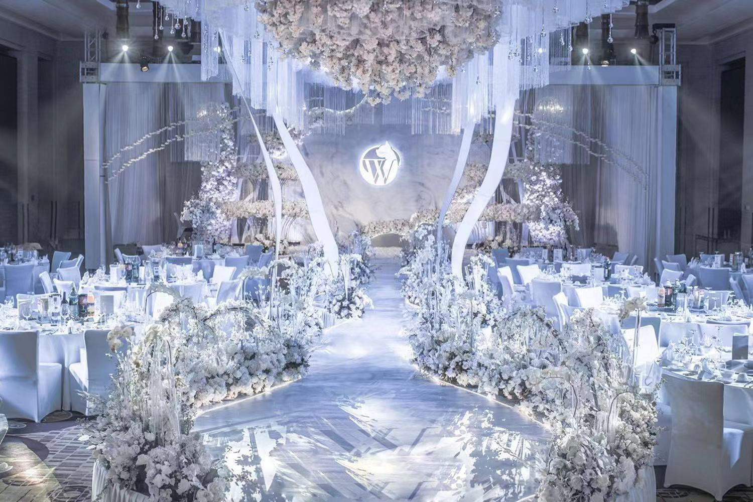 【热销】婚纱照+婚礼一站式服务