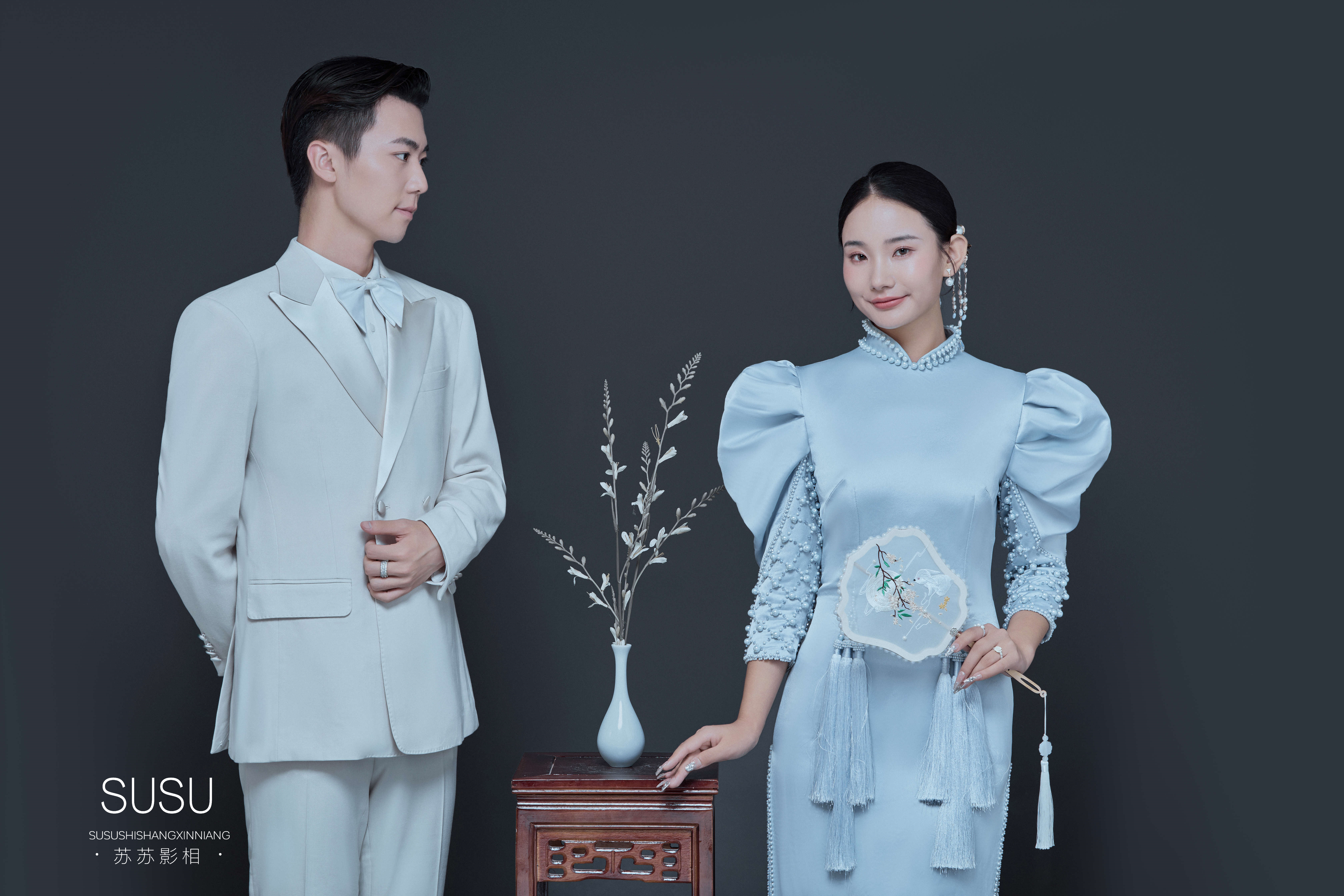 经典又高雅的蓝调新中式旗袍婚纱照