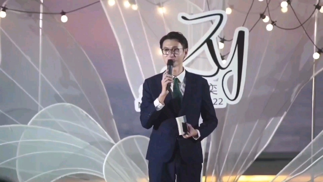 让宾客参与其中的婚礼可以是一束花