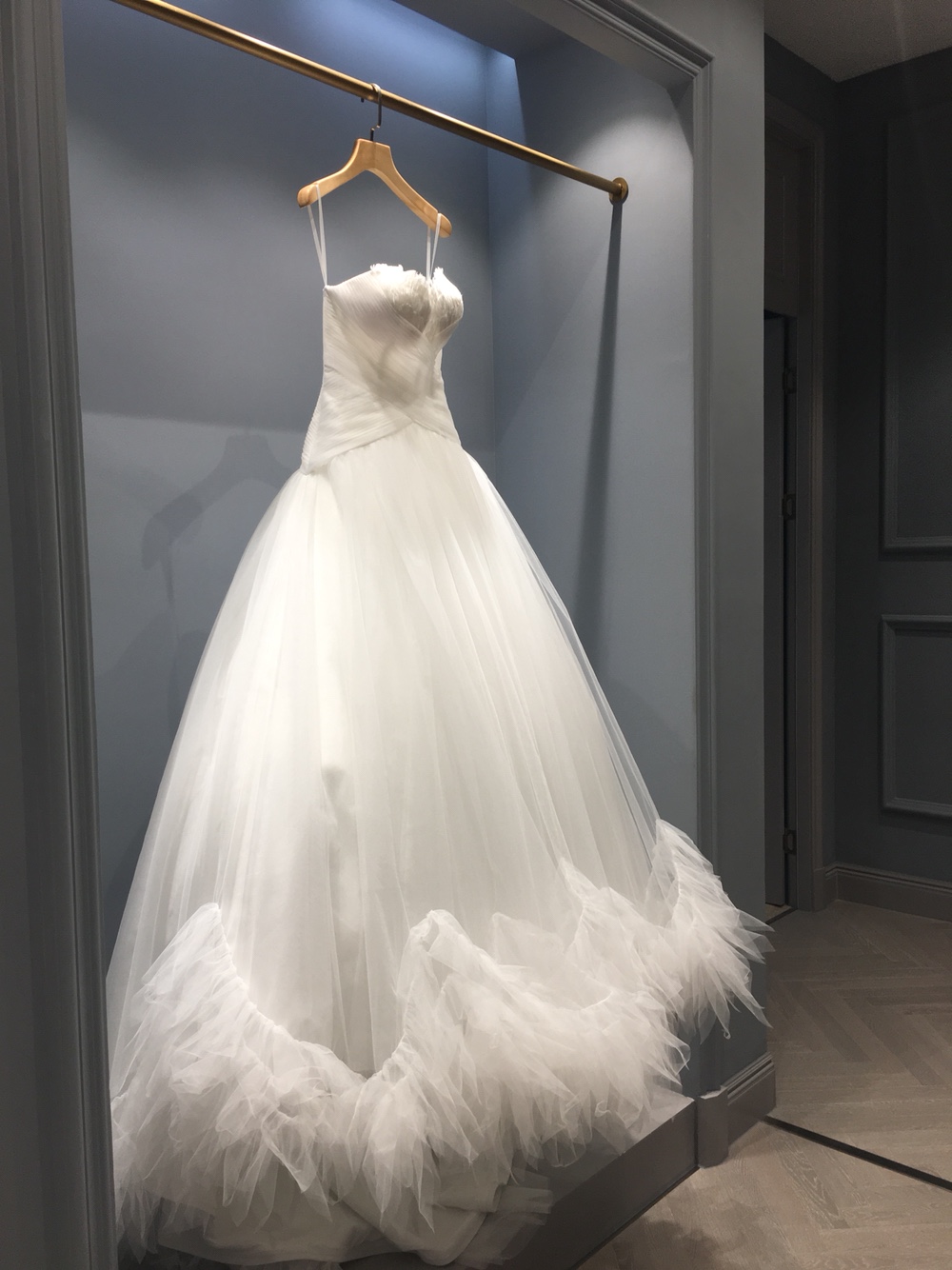 圣白婚纱_圣丹妮婚纱礼服图片