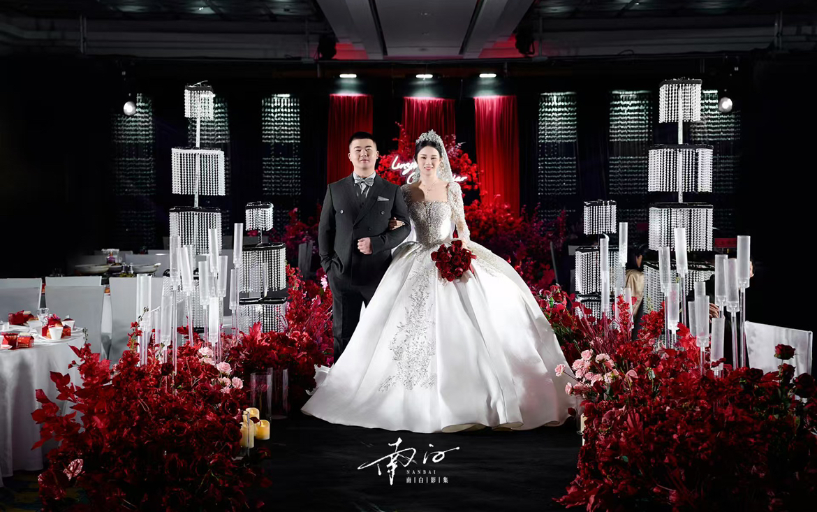 勃艮第紅布幔水晶婚禮