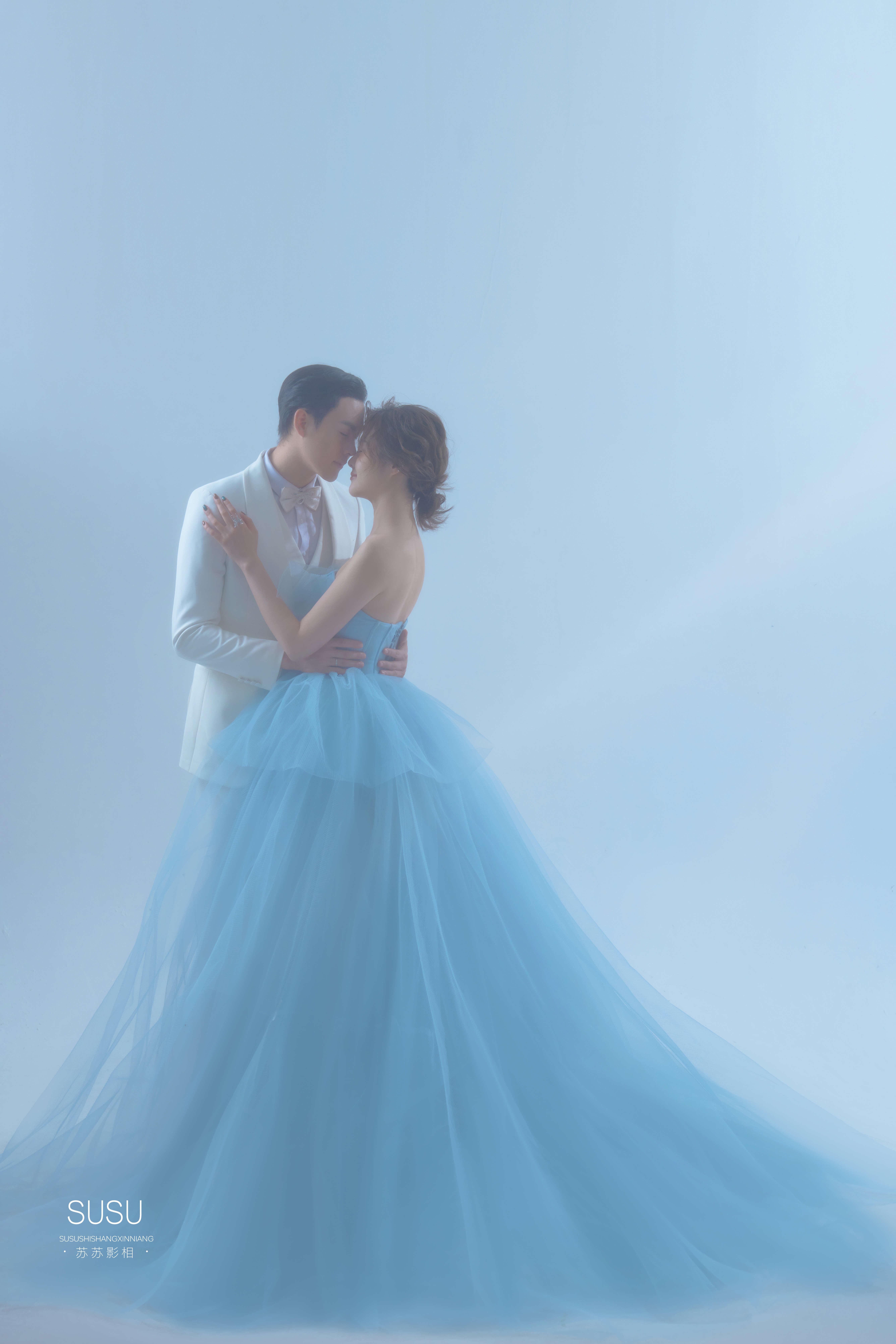吹爆这组蓝灰色调婚纱照，简直不要太美了