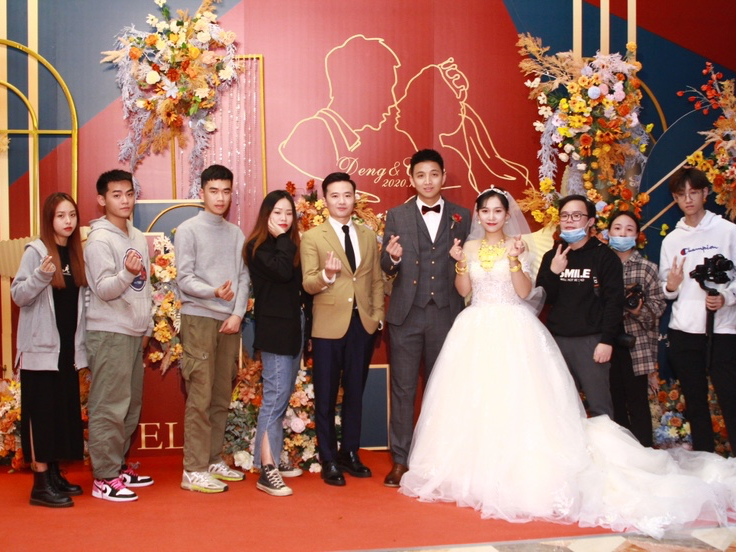 资深主持+专业流程策划+彩排+音乐