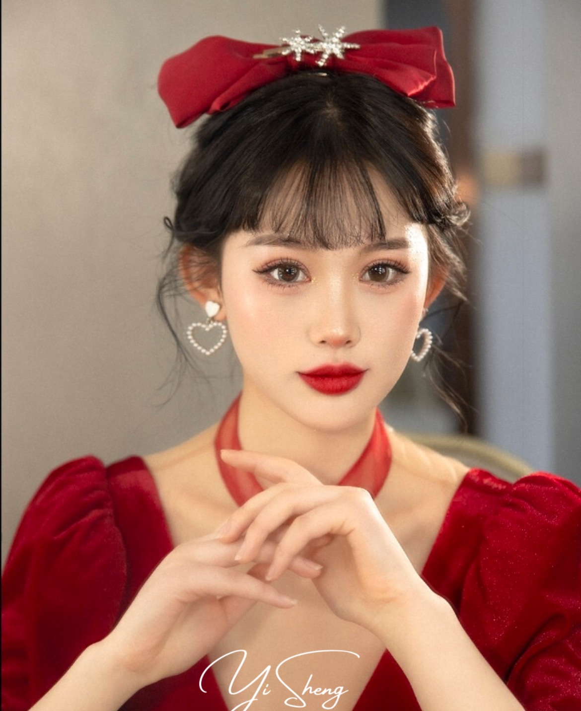 减龄妆容 丝绒轻复古的敬酒服