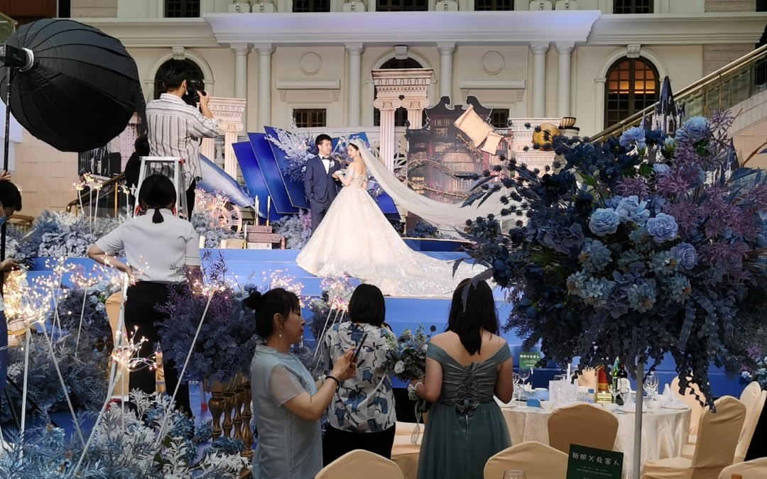 室内西式简约大气香槟婚礼