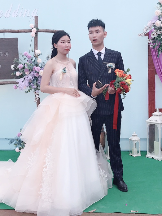 香槟色插肩多皱纱多层折叠拖尾婚纱+条纹双排扣夏装