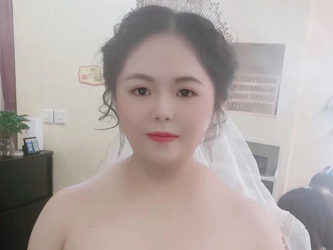 高级化妆师全天跟妆+出门纱+仪式纱+敬酒服