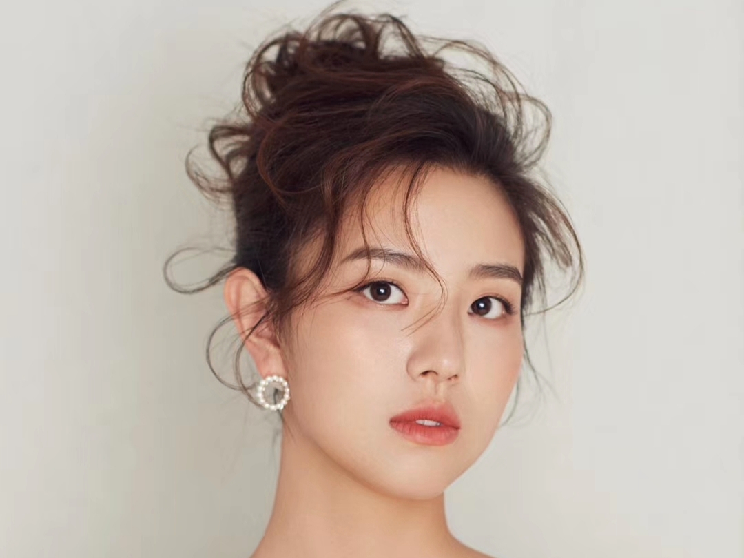 高级感新娘全天跟妆不限造型送婚纱秀禾服(二选一)