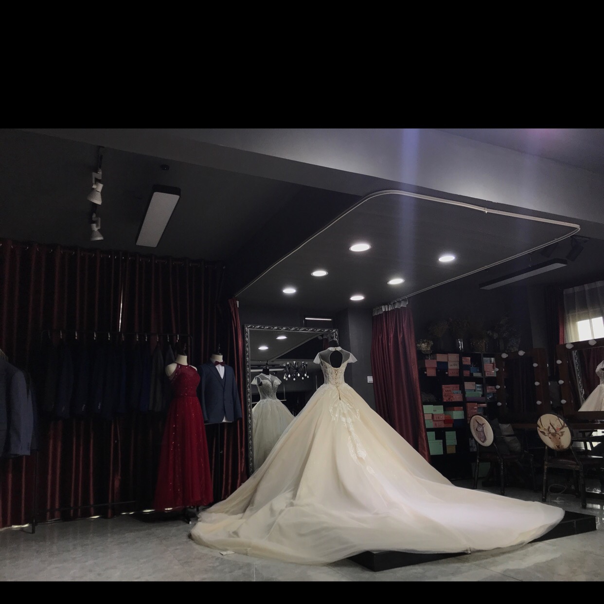 宠幸嫁衣品牌婚纱集合店