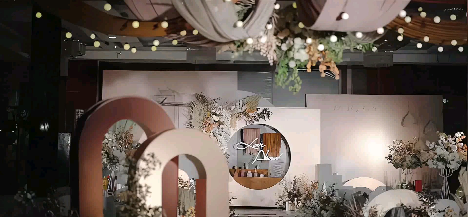 【玖月婚礼】莫兰蒂泰式婚礼白色香槟色主题婚礼