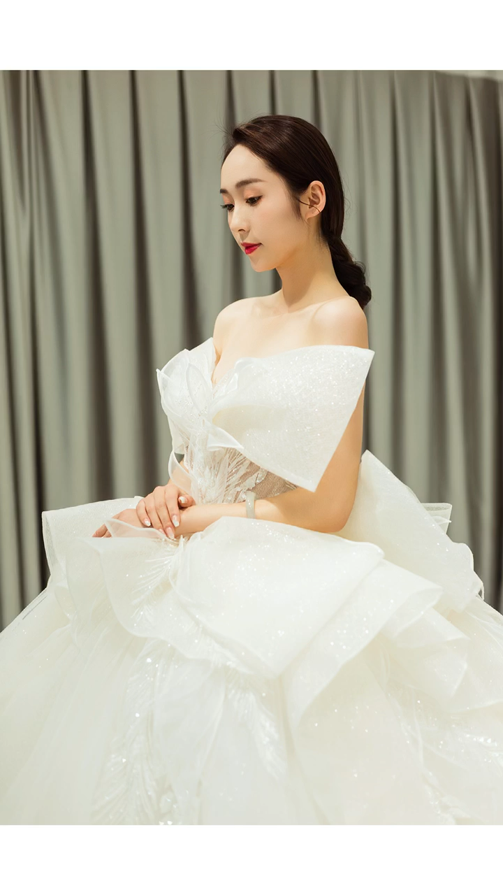 【婚嫁風(fēng)尚】主紗秀禾敬酒服等全場(chǎng)任選專屬跟妝