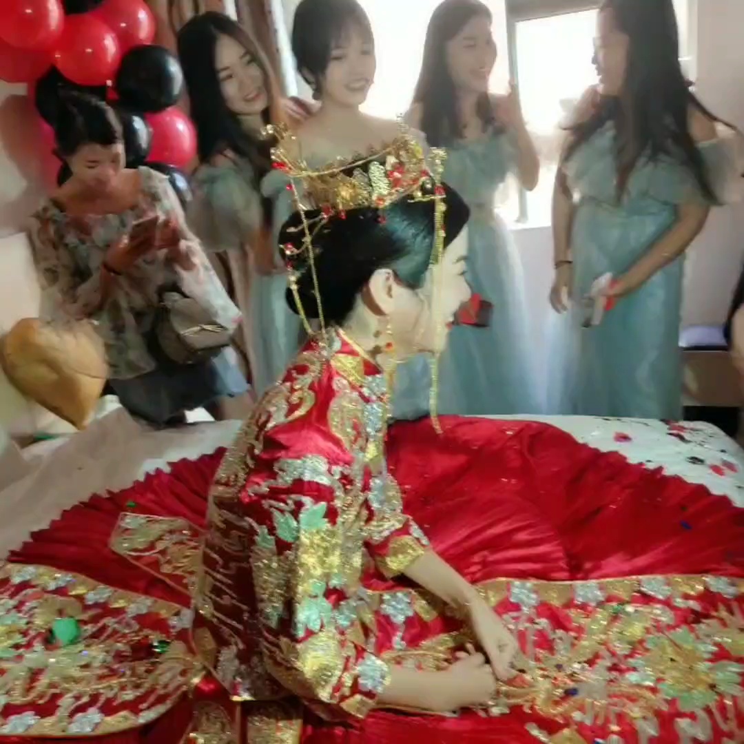 【浪漫美妆】
婚礼跟妆+二妆一补 