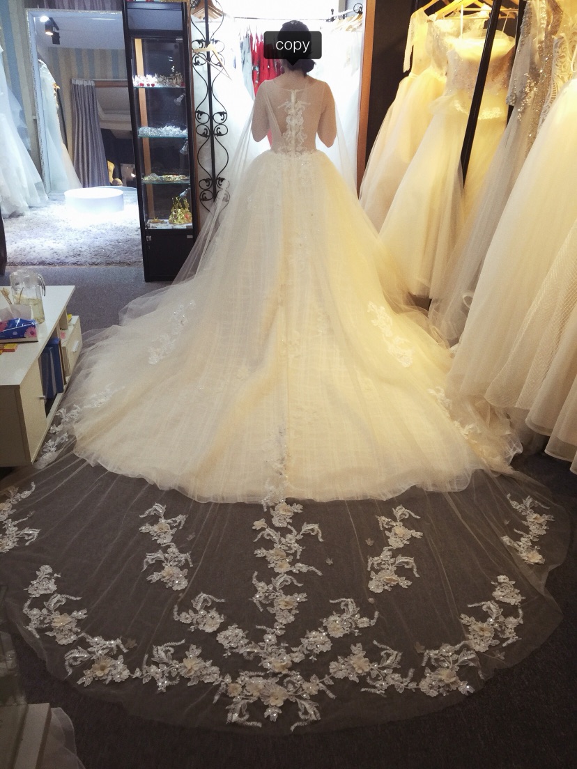婚纱店礼服师_婚纱店礼服