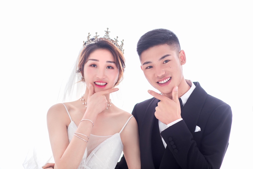 林灯秀 王帮俊婚礼邀请