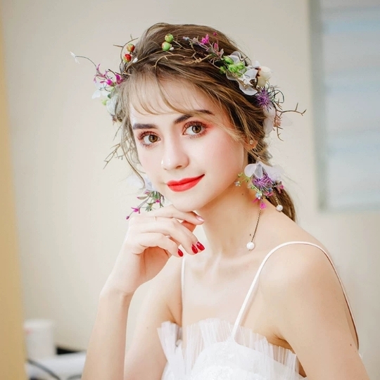 【欢欢化妆工作室】  唯美新娘妆森系鲜花案例1