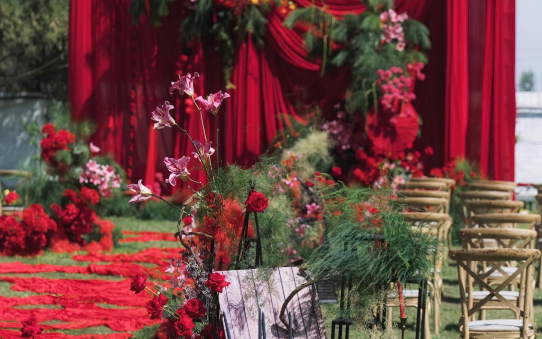 （缘梦阁）红色挑高布幔自然婚礼