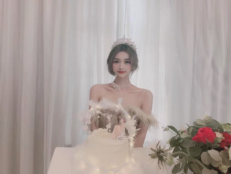 珠海婚礼新娘资深化妆师全天跟妆