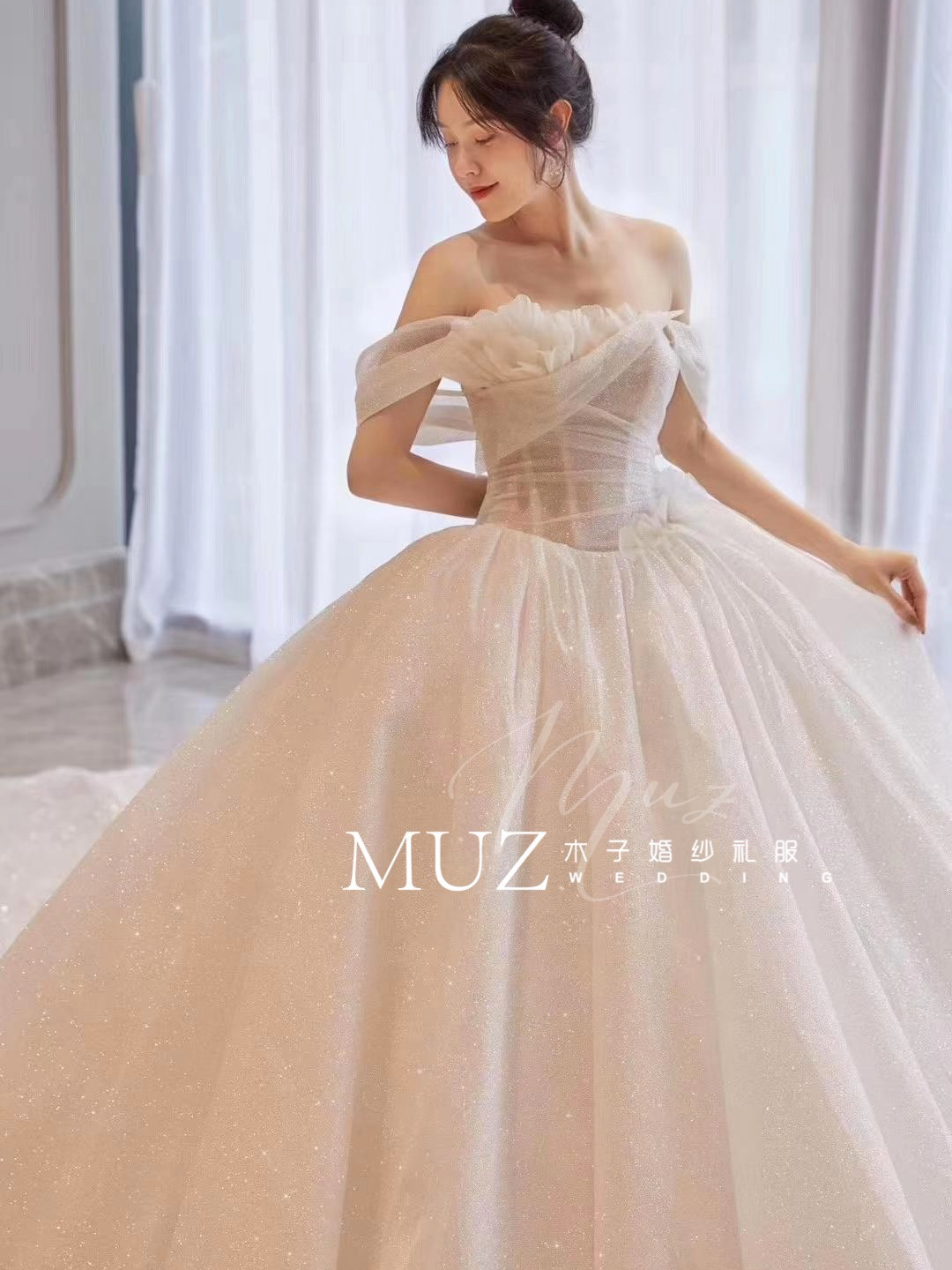 濮阳高级定制婚纱＋出门秀禾＋敬酒服＋高端新娘跟妆