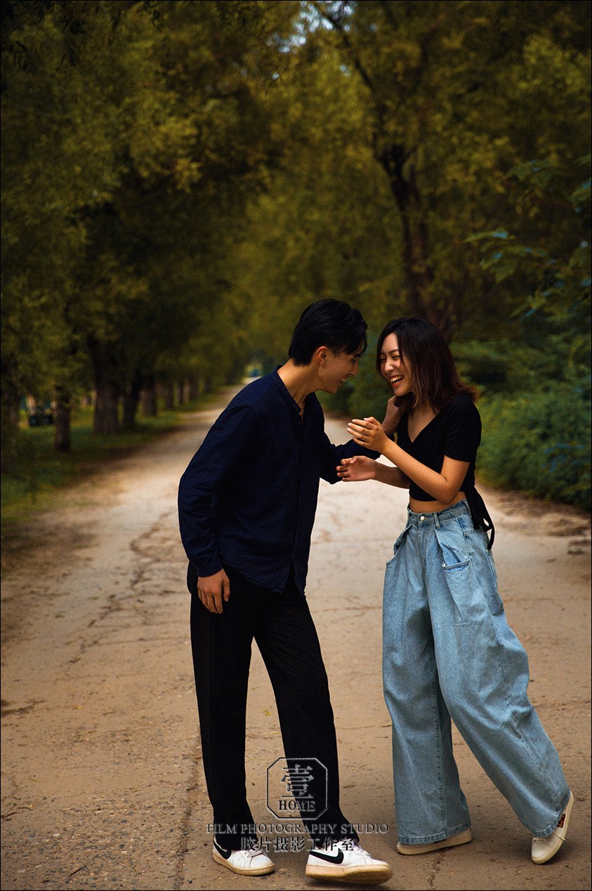 看够了经典的婚纱照类型？那么来点不一样的吧～