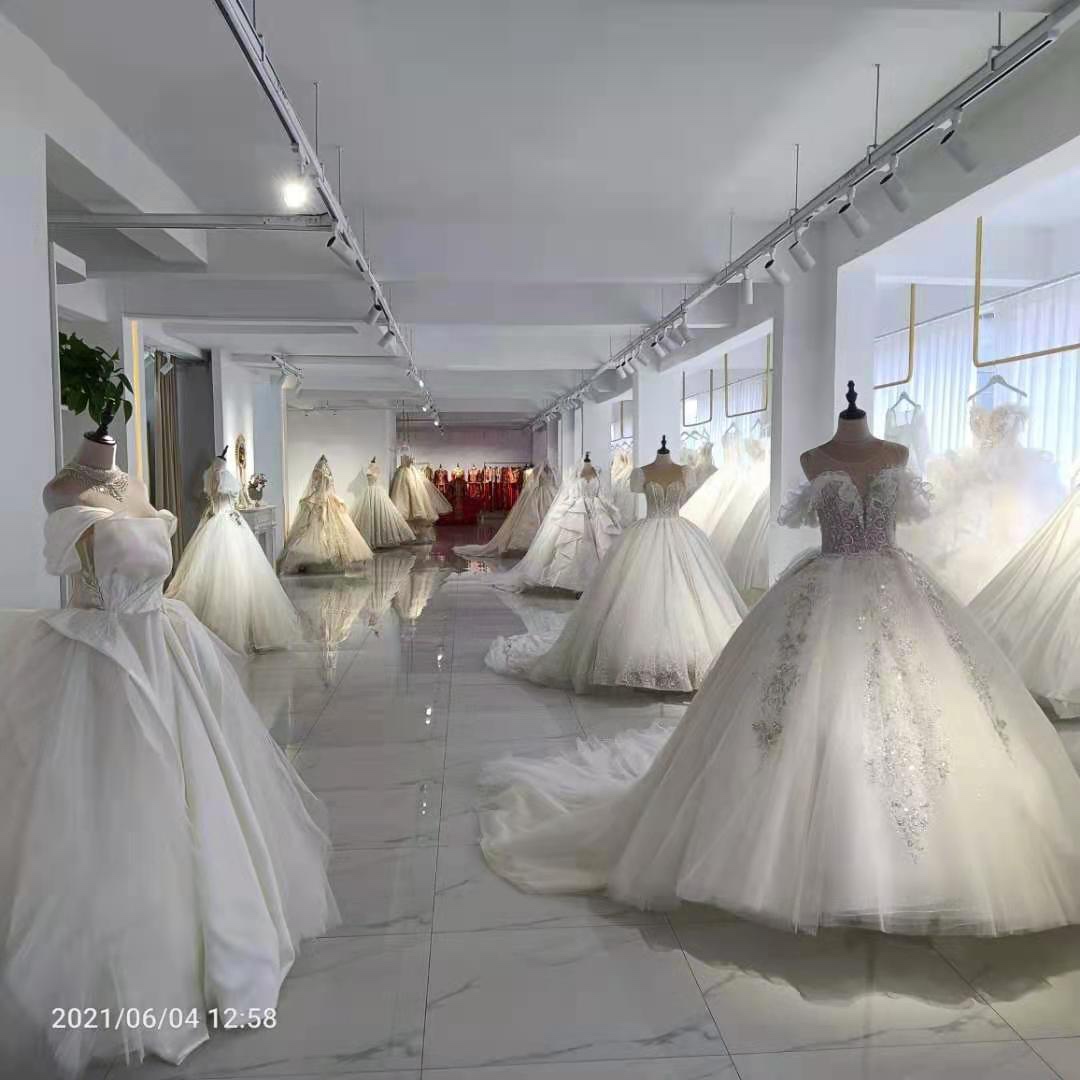 蒂尔婚纱礼服馆