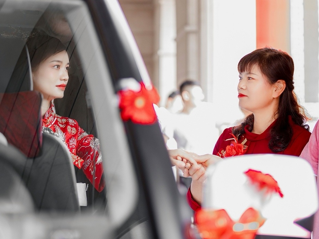 套餐B资深化妆师全天跟妆【现在预定送亲友妆】