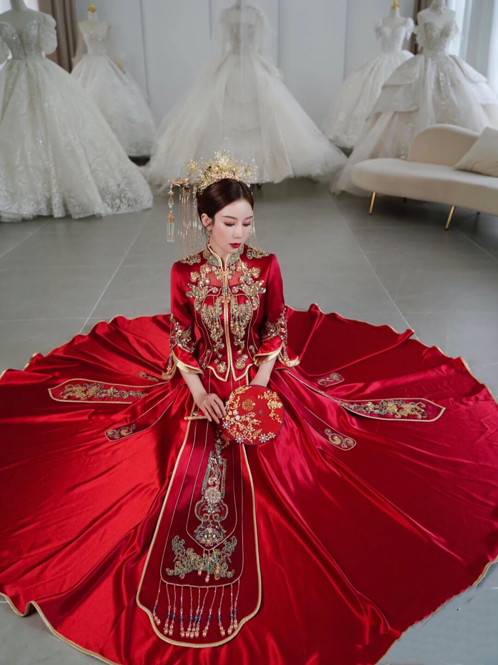 【镇店】设计师款婚纱套系+伴娘服+伴郎马卦