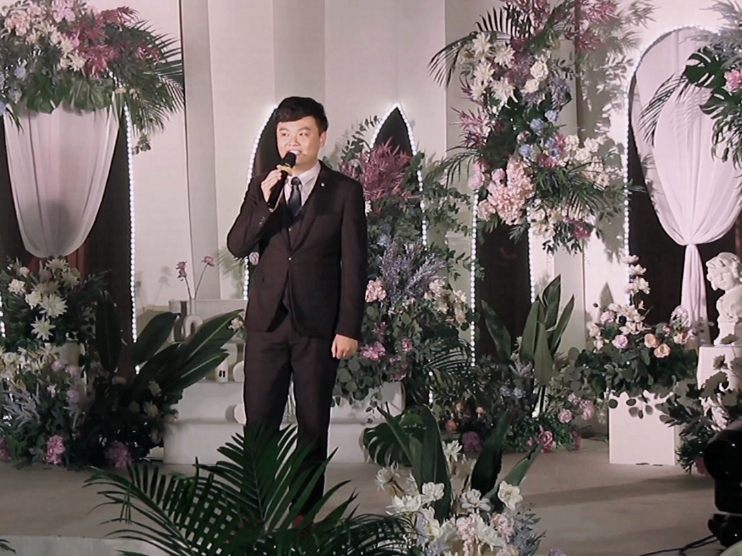 【人气主持朝阳】爱的像孩子