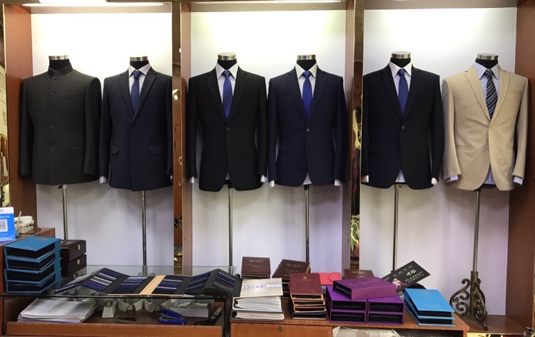 缘福西服定制店