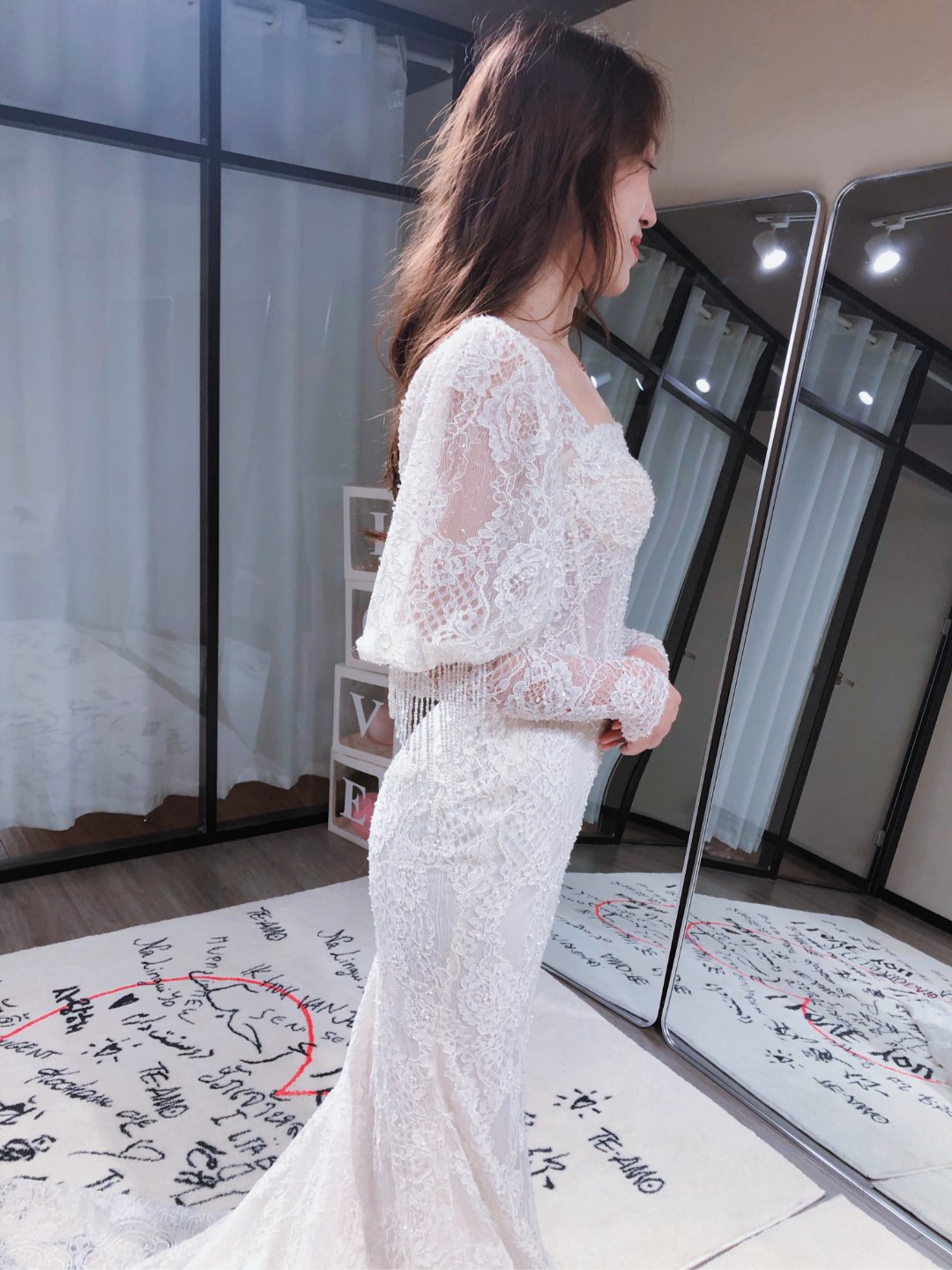 超級重工進口蕾絲釘珠優(yōu)雅魚尾婚紗