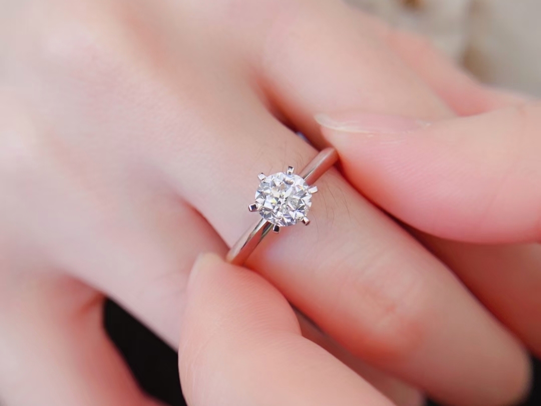 GIA1克拉18k金经典六爪婚戒