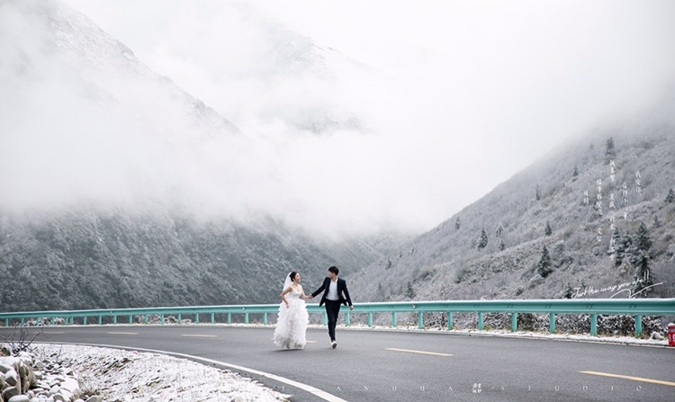 在川西初雪拍的婚纱照美成这样❄️朋友圈羡慕哭😭