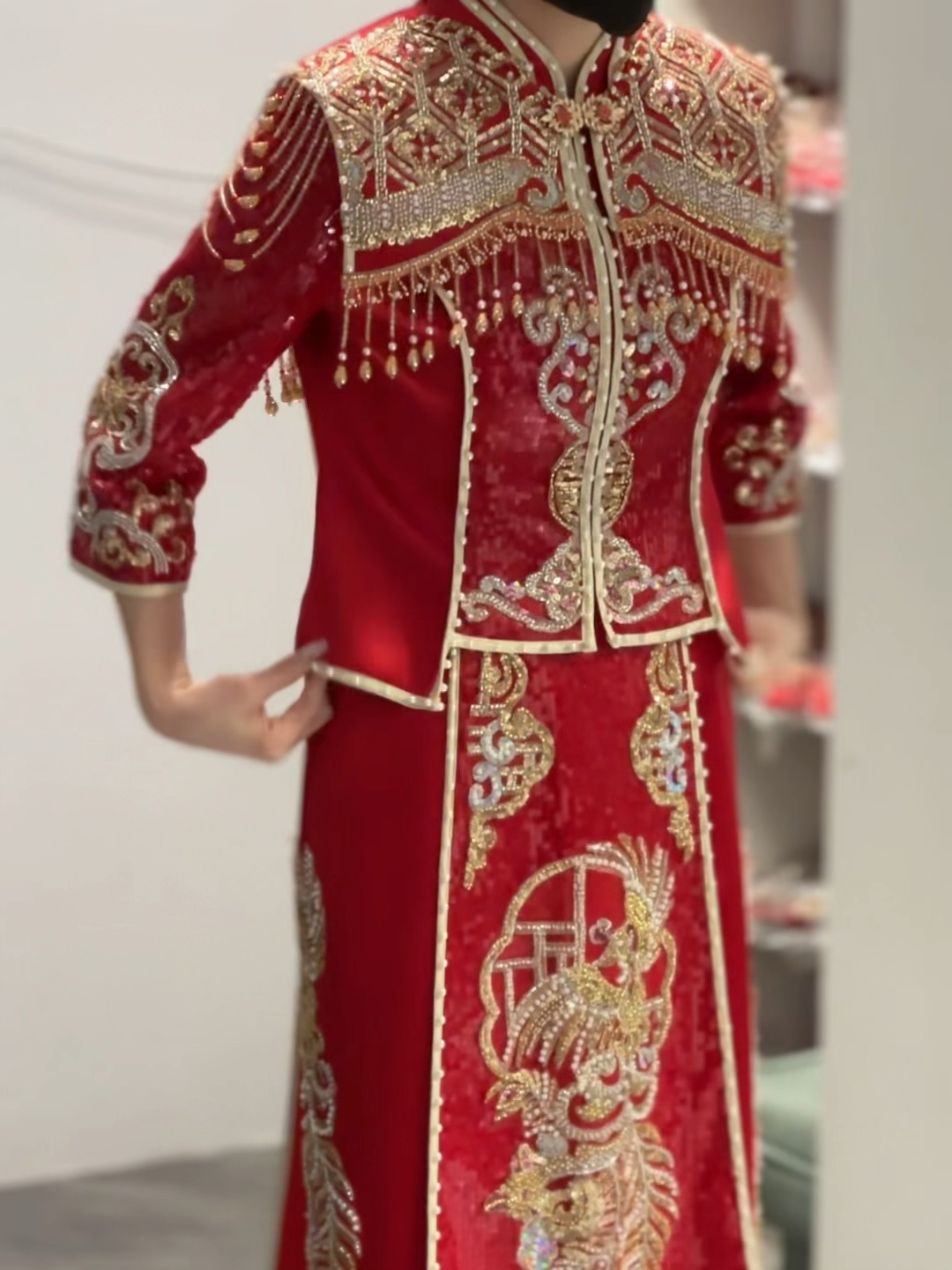 中式婚礼布置送新娘嫁衣