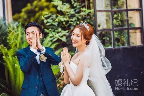 我们把婚礼办成了狂欢派对，快乐自在最重要[吐舌]