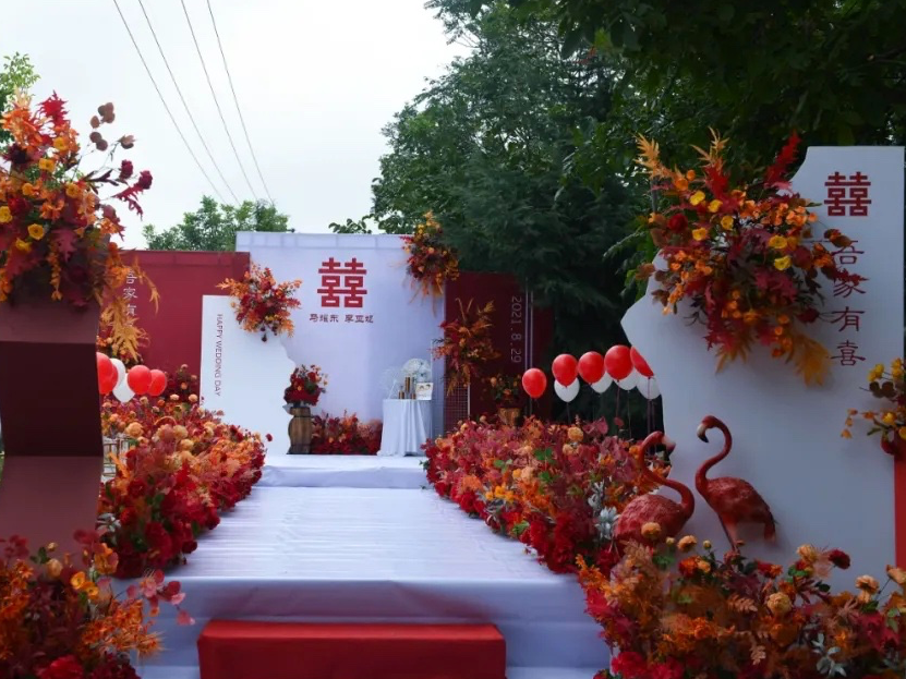 國(guó)風(fēng)西式紅白間色戶(hù)外婚禮