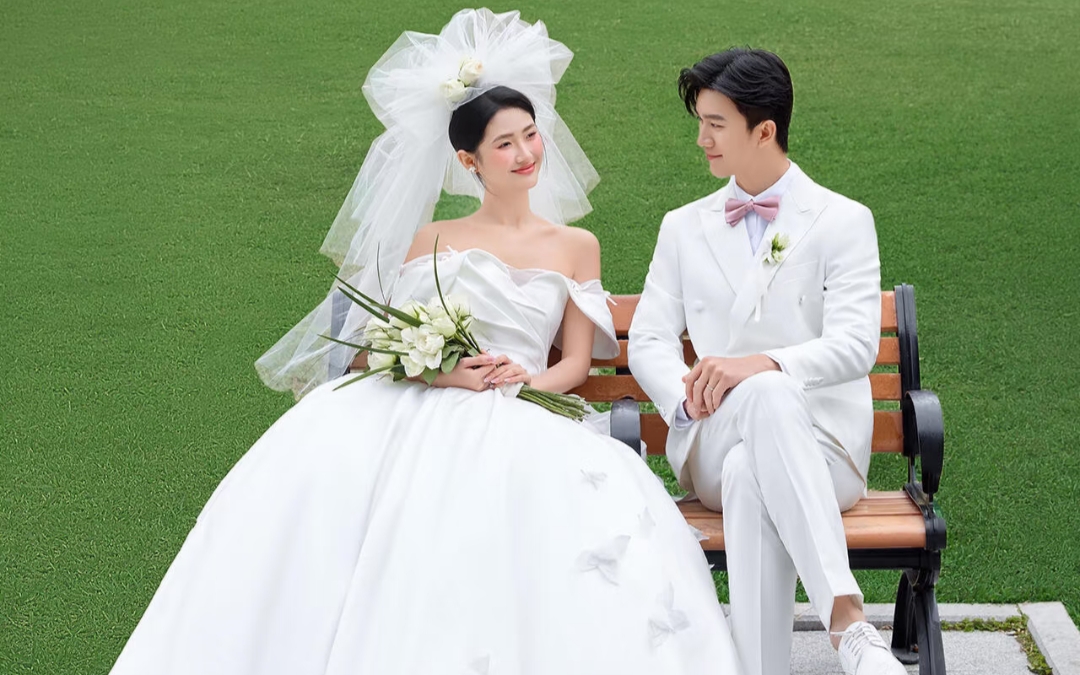 三亚巴黎高端婚纱摄影旅拍草坪婚纱照结婚照
