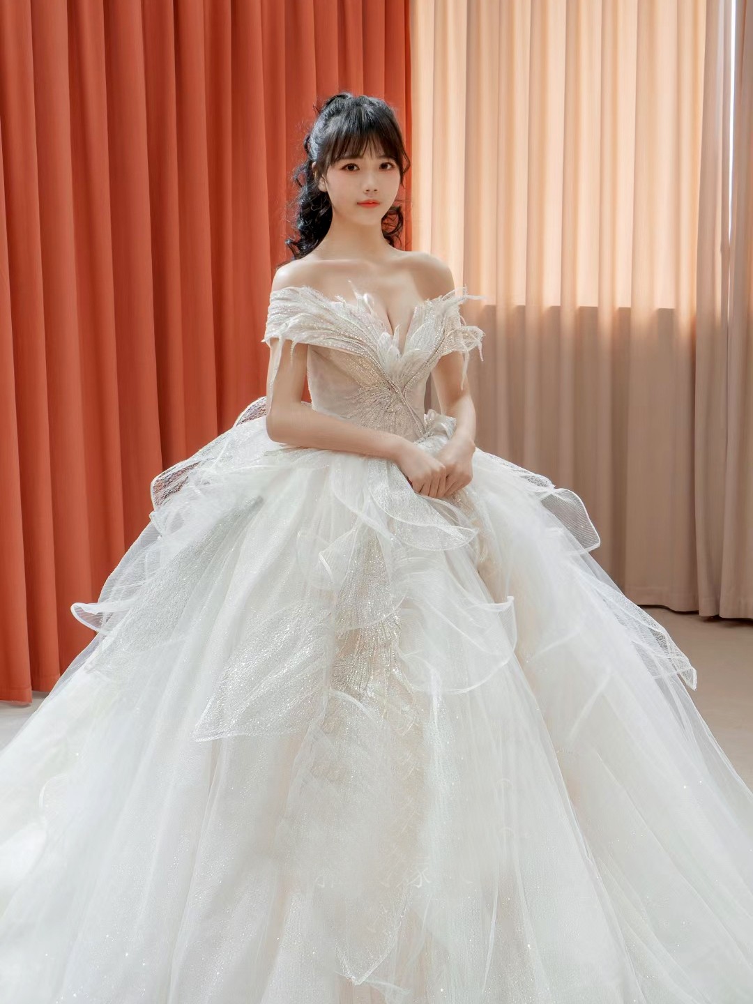 英倫風緞面婚紗款式禮服定制