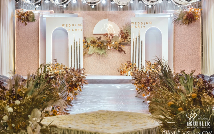 盛世礼仪婚礼策划《简》简约不失少，而是没有多余