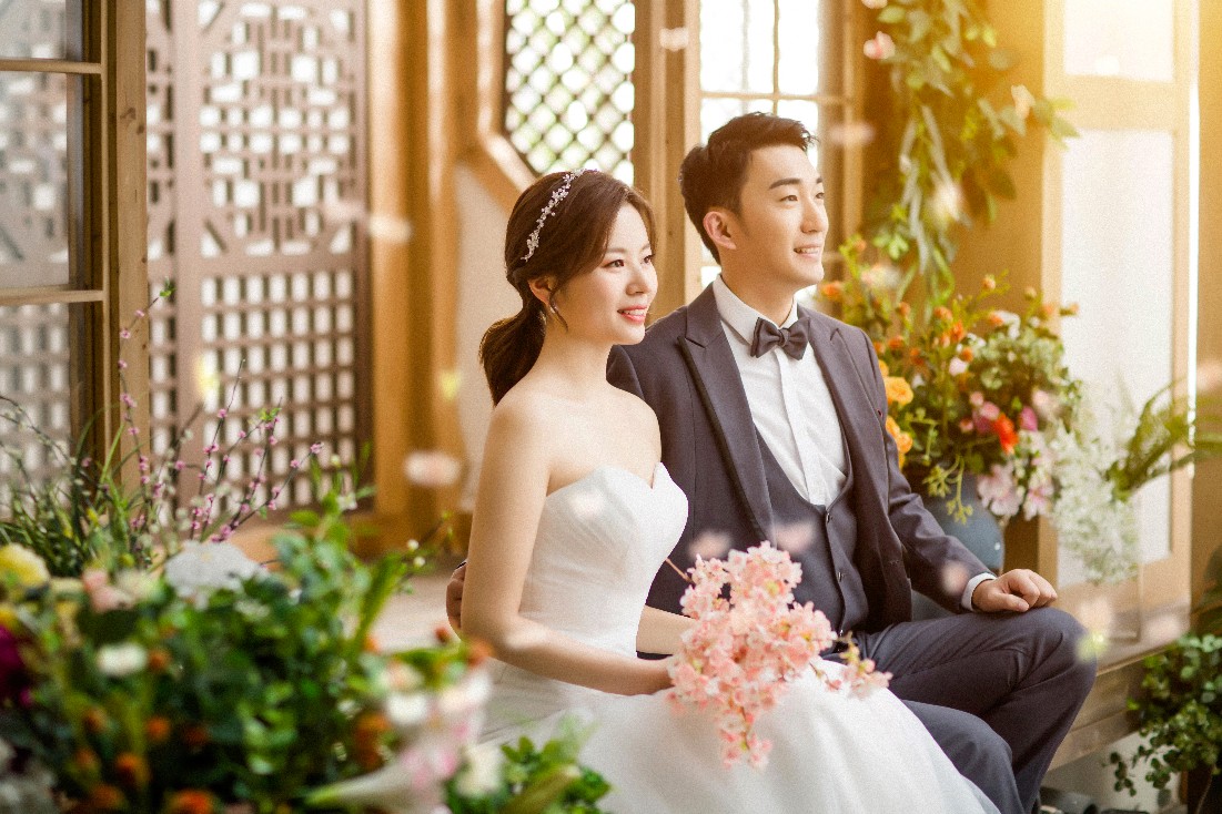 愿上帝祝福两个宝贝：婚姻美满！家庭和睦！幸福安康！哈利路亚！